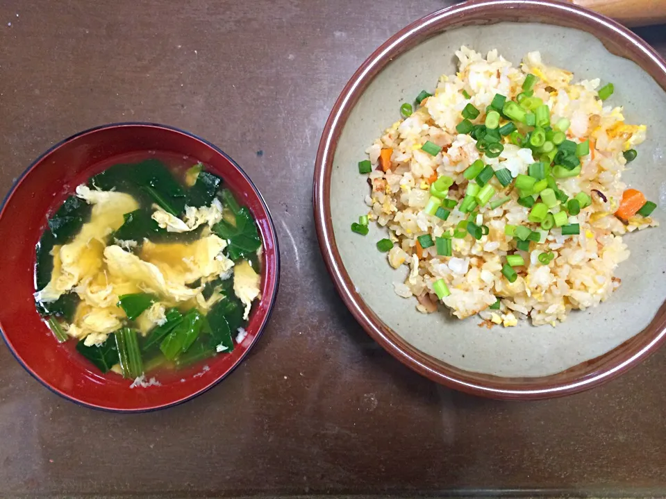 Snapdishの料理写真:おじいちゃんとおばあちゃんのお昼ごはん。柔らかめ・味付け薄め☺️(和食じゃないし、食卓での配置に困る。これでいいのかなー？)|もえさん