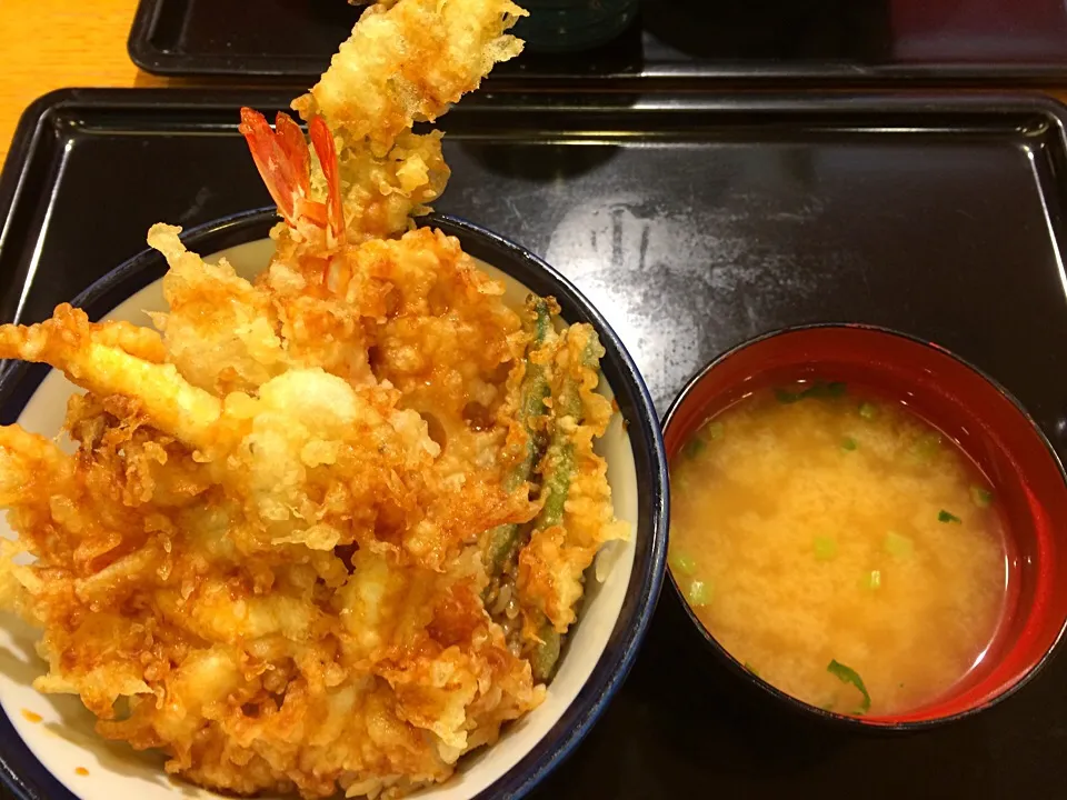 Spring tendon bowl at Tendon Tenya, New Chitose airport|Ong Sor Fernさん