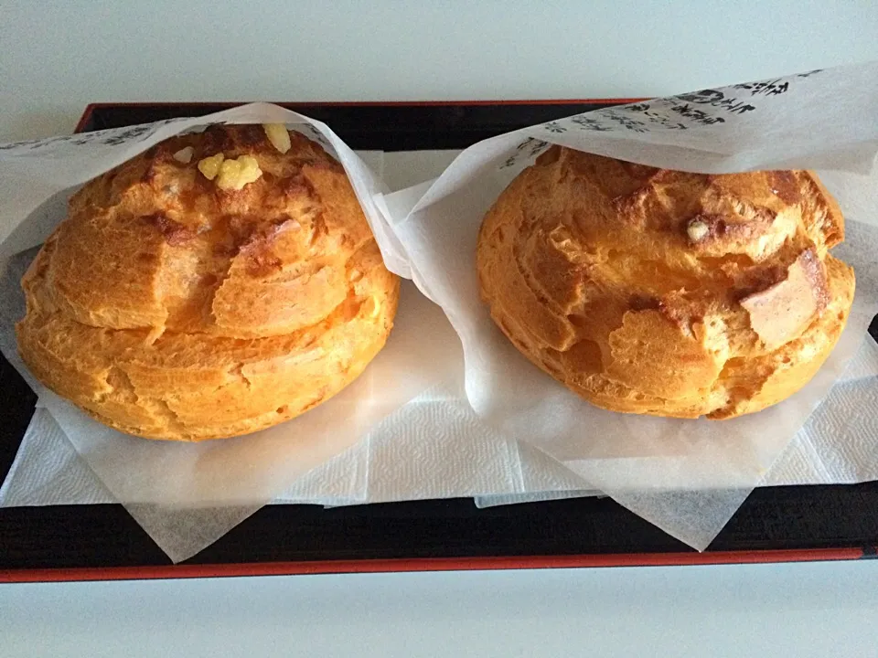 Hello milk Dobo custard puffs! Awesome welcome snack at Hotel Greenleaf|Ong Sor Fernさん