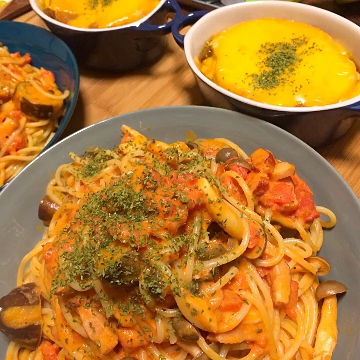 Snapdishの料理写真:茄子のトマトクリームパスタ&オニオンスープグラタン。|tomoccoさん