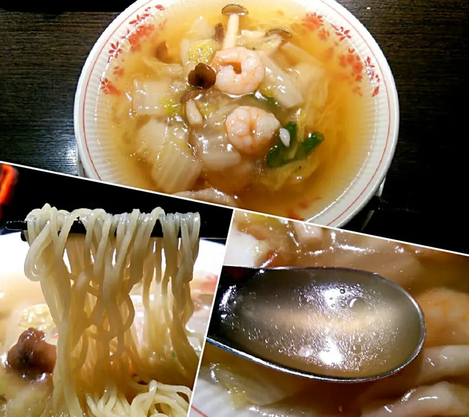 東京老拉麺＠新宿
海鮮入りつゆそば 980円
#ラーメン #東京都新宿区 #新宿駅 #058|しんたたさん