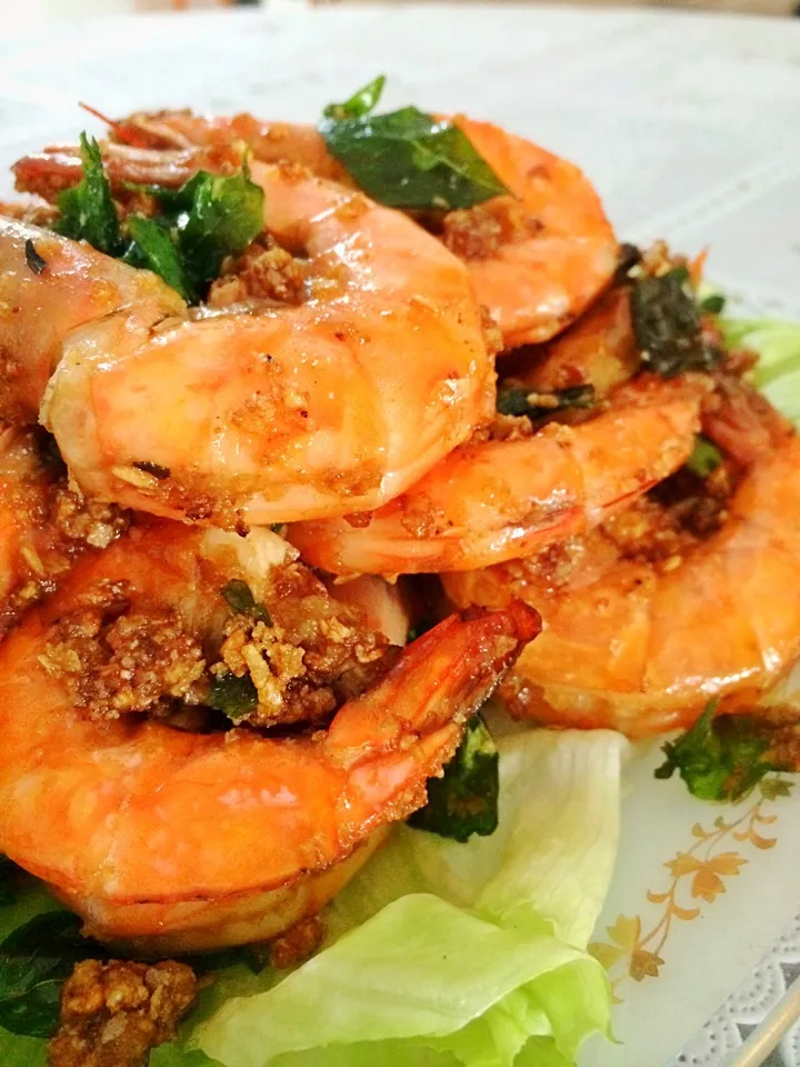 Stir fry prawns with cereal and curry leaves|12Dragonさん