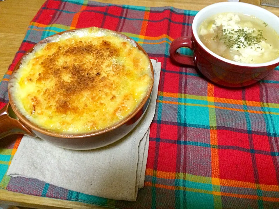 Snapdishの料理写真:晩ごはん★鮭とほうれん草の和風グラタン、豆腐とバゲットのにんにくスープ|ハルさん