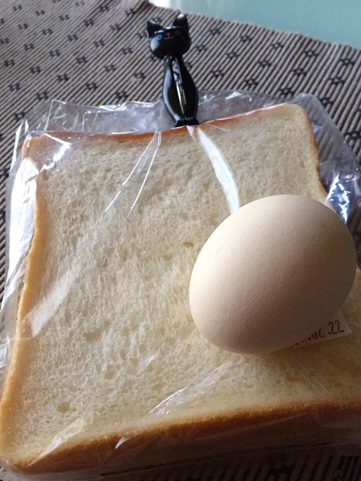 Simple Saturday.. Boiled egg and toast|Nigel Nakadaさん