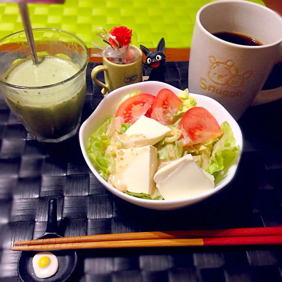 Snapdishの料理写真:お豆腐サラダ＆青汁豆乳シェイク☕️|マニラ男さん