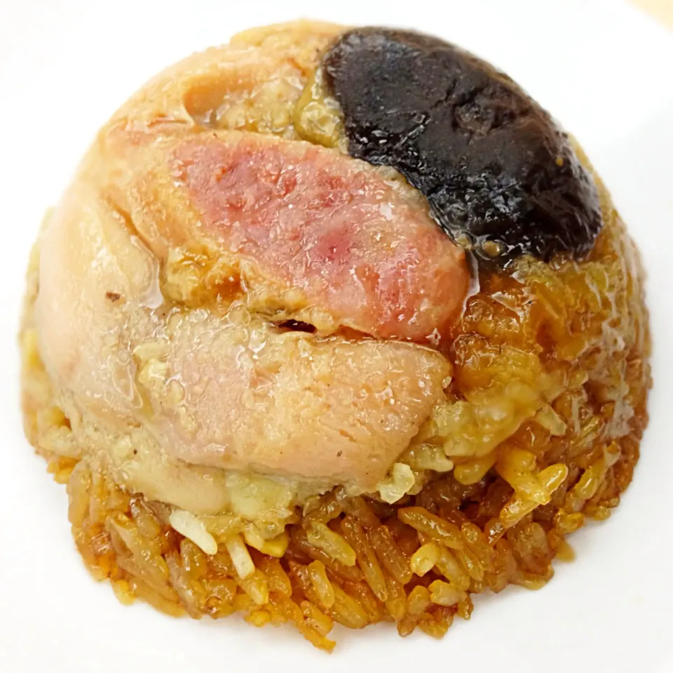 Dim Sum - 糯米鸡 glutinous rice with chicken, sausage and mushroom|coxiella24さん