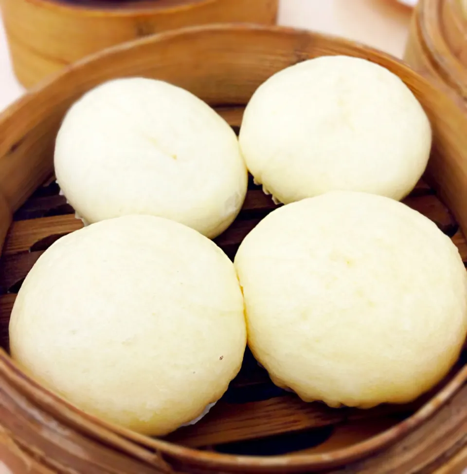 Snapdishの料理写真:Dim Sum - 流沙包 Flowy custard bun|coxiella24さん