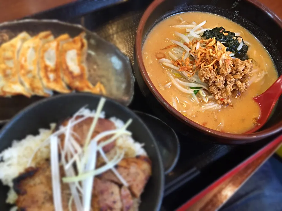 Bo-shu miso ramen with Chashu don & gyoza|Samuel Naylorさん