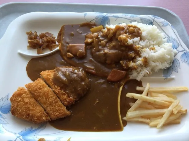 理系だったので、初の駿河台明治大学学食！  カツカレー410円だー。|sniper66さん