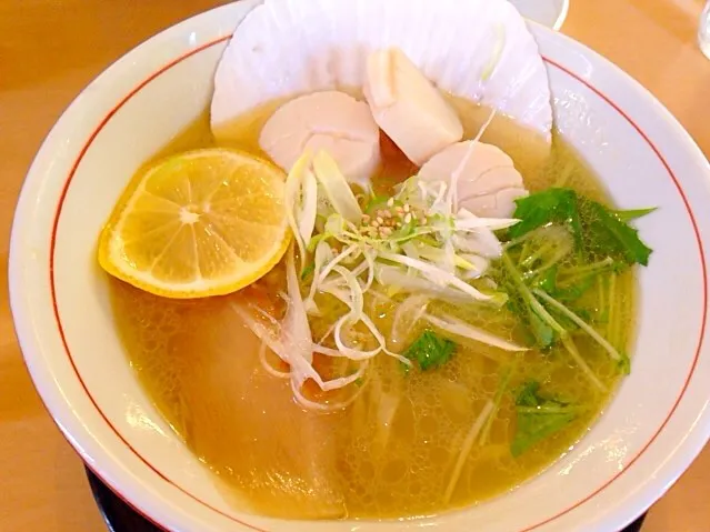 ホタテラーメン(*^^*)。レモンとスープの相性が(o^^o)|マリリン☆さん