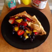 Snapdishの料理写真:Pancakes with fresh fruit and maple syrup|Peter Winklerさん