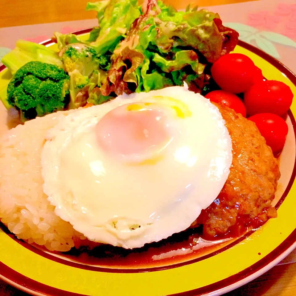 ロコモコでお一人さまな夕食🍴|かずみさん