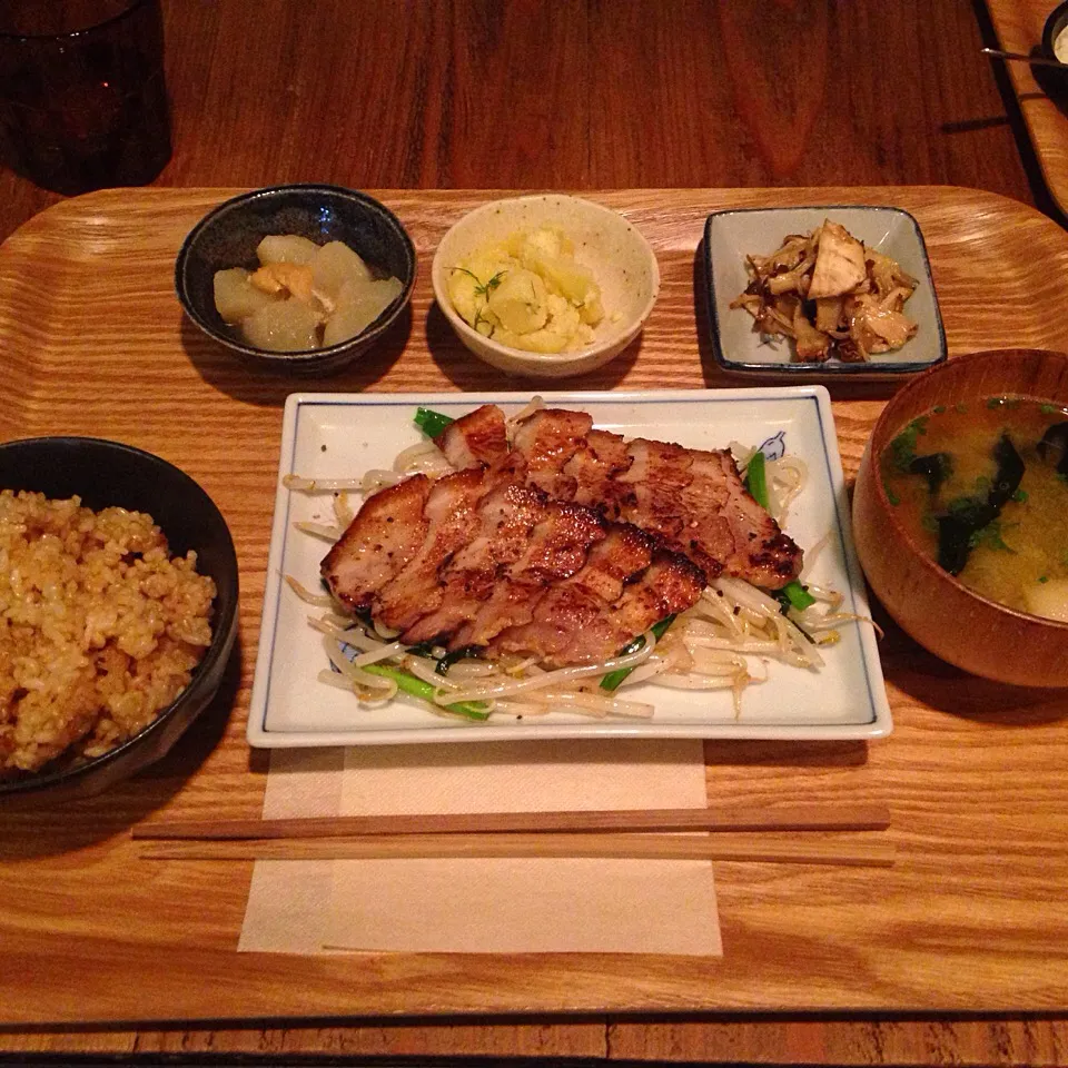 マーガレットポークの炙り塩麹焼き定食 @ さくら食堂|n182さん