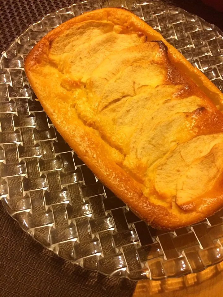 Snapdishの料理写真:りんごとヨーグルトのケーキ|marieさん