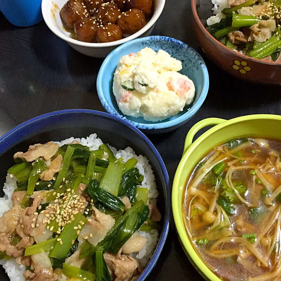 今日の晩ご飯は、豚肉と小松菜のあんかけ丼、えのきと長ネギの中華風スープ菜の花入り、甘酢肉だんご、ポテトサラダ。|ゆえさん