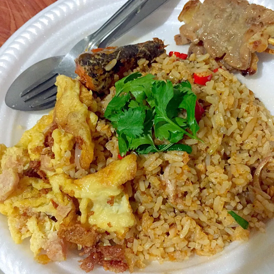 Fried rice with sardines in ketchup & Omelette|Fahfhy ☁️さん