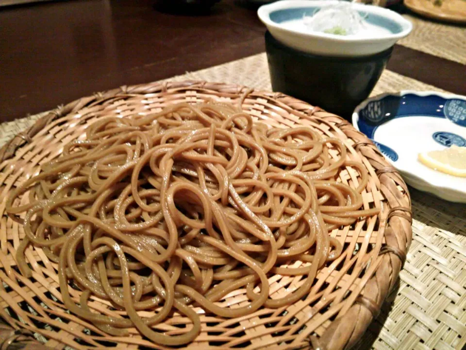 蕎麦屋のシメは、当然蕎麦ですわ。スタンダードなザル蕎麦（韃靼蕎麦）でシメときましたわ✊|にゃあ（芸名）さん