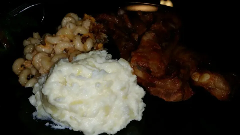 Honey Glazed Ribs Mash potatoes  and mac and cheese|Frank Ortizさん