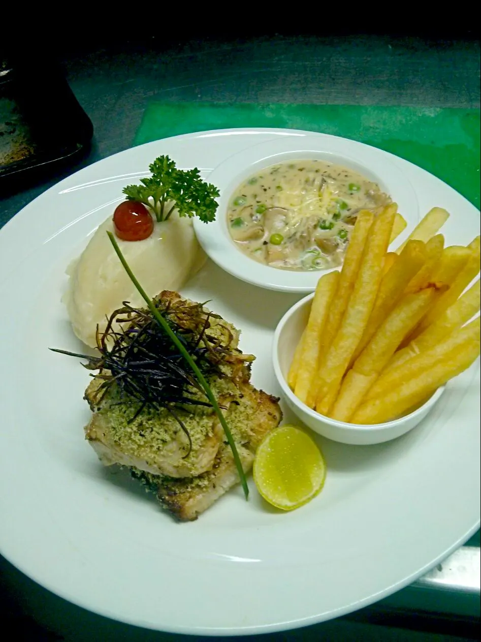 Herb Crusted Fish with Mushroom and Green pea Fricassee, Potato fries, Mash Potato.|Amrit Appadenさん