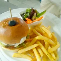 Minced Beef Burger scented with Rosemary and Mustard on a home made Bun.|Amrit Appadenさん