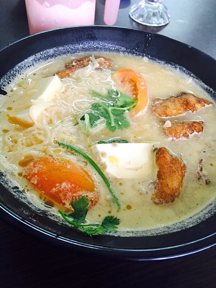 Snapdishの料理写真:KK fried fish beehoon soup|diniarishaさん