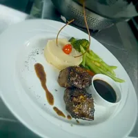 Beef Medallions with Red Wine Jus and Potato Mash.|Amrit Appadenさん