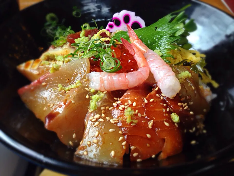 淡路ごちそう館の海鮮丼|たいちさん