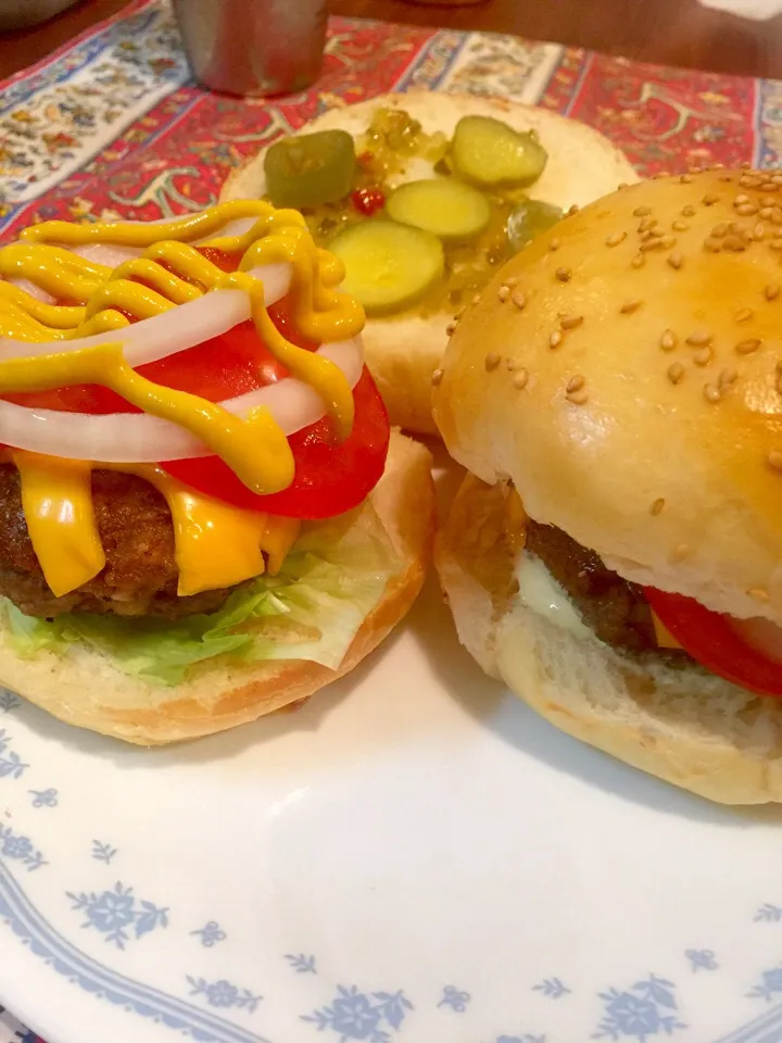 Hamburgers with Handmade Sesame Buns|Kawasaki Mikeさん