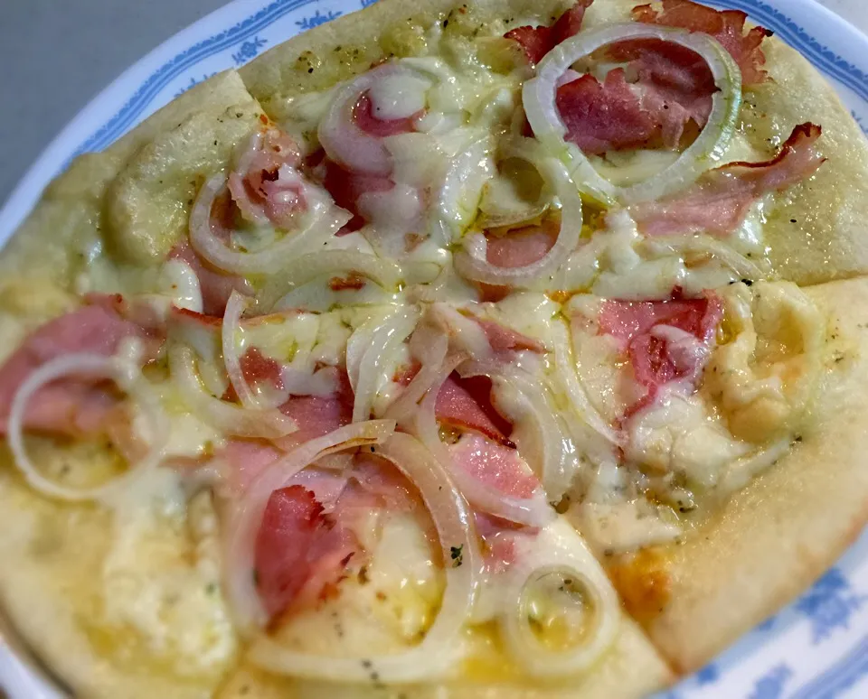 Ham and Onion White Pizza|Kawasaki Mikeさん