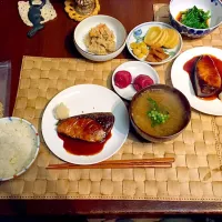 Snapdishの料理写真:ブリ照り定食。|椎塚 宏美さん