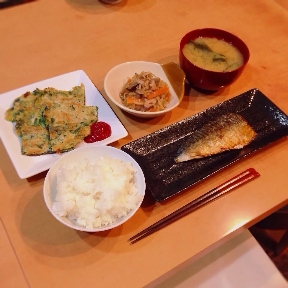 鯖の塩焼き、ほうれん草とチーズのチヂミ、切り干し大根の煮物、大根とワカメの味噌汁|はるさん