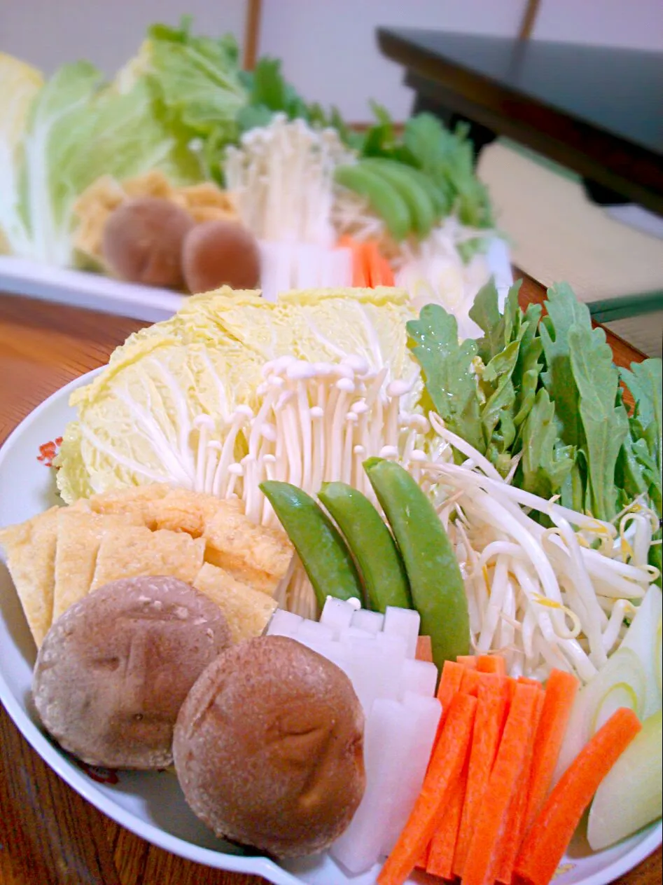 pork, chicken & vegetables boiled in soup stockplain water and served with dipping ponzu sauce!!|和田 匠生さん