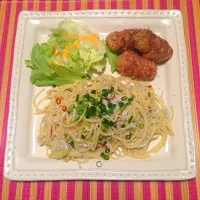 Snapdishの料理写真:ネギとしらすのパスタ、白菜チーズの肉巻き|さくらさん