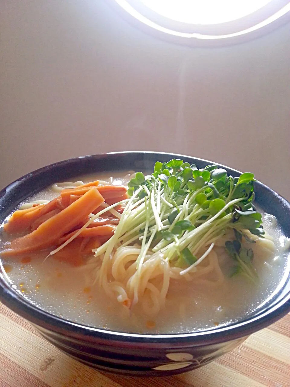 頂きました、スガキヤのラーメン★具は西山ラーメンのメンマとかいわれ|まーぶるさん