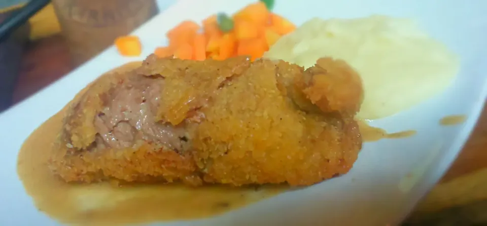 beef cordon bleu @KARNIVOResto|ika ayoeさん