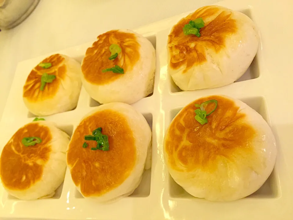 Pan-fried minced pork & vegetable buns|Sky Blueさん