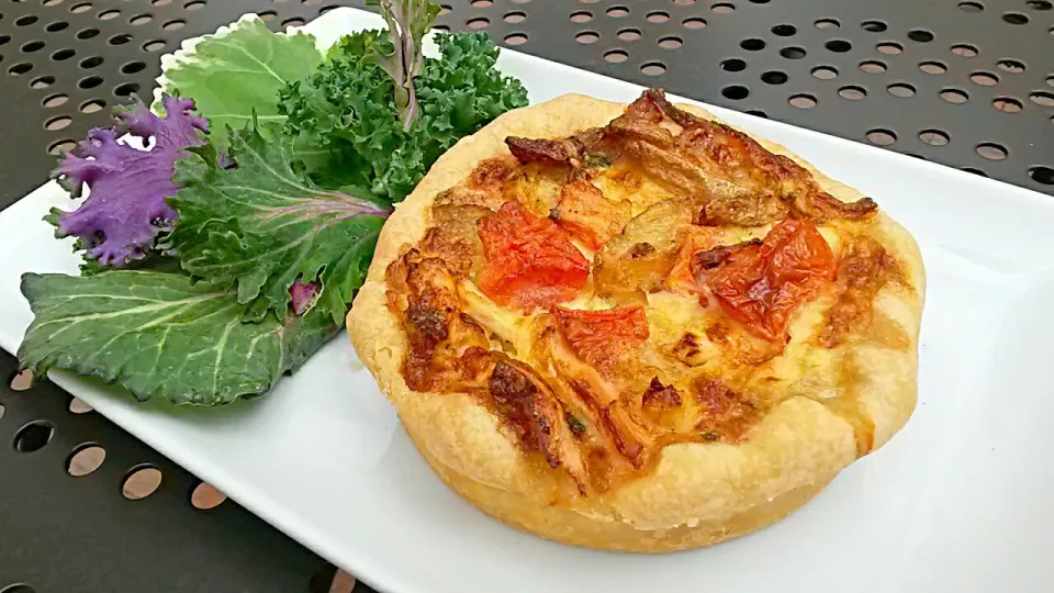 chicken , tomato, Parmesan cheese tart|jonathan gonzalesさん