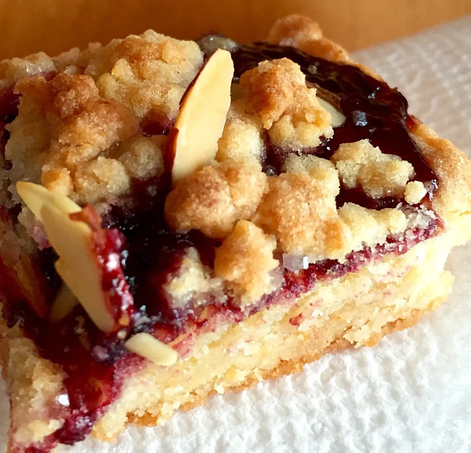 Snapdishの料理写真:Almond blackberry squares|Dean M Rogersさん