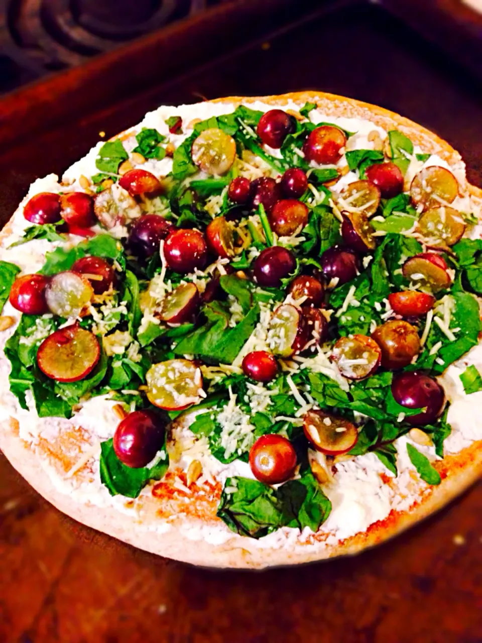 Pizza with Ricotta, Grapes & Arugula|Michol Lynn Whiteさん