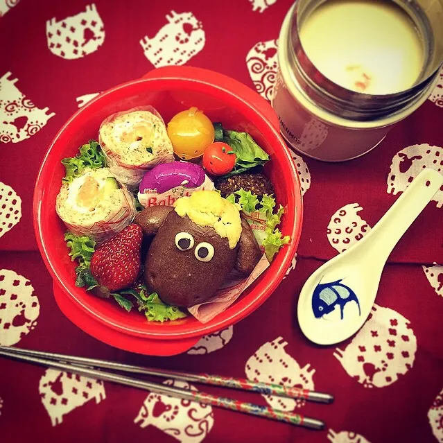 Shaun the sheep chocolate bun and Smoked salmon roll lunch box.|Yuka Nakataさん