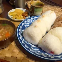 Snapdishの料理写真:銀の三日月のおにぎり。|椎塚 宏美さん