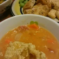 Snapdishの料理写真:ベジカレートマトスープwithチキンボール andオートミール|まちこさん