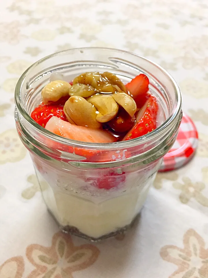 Yummy strawberries and nuts in honey|YDKOさん