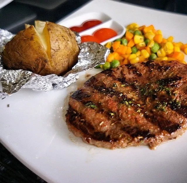 Snapdishの料理写真:Import Australian Steak with baked potato|rzkdsさん