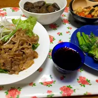 秘伝の焦がしニンニクダレ焼肉、ダイコンと水菜と人参のサラダ、菜の花お浸し、大豆と季節の野菜の煮物、鳥レバーとニンニクの芽の甘辛煮、食前酒のホット赤ワイン|もっちゃんさん