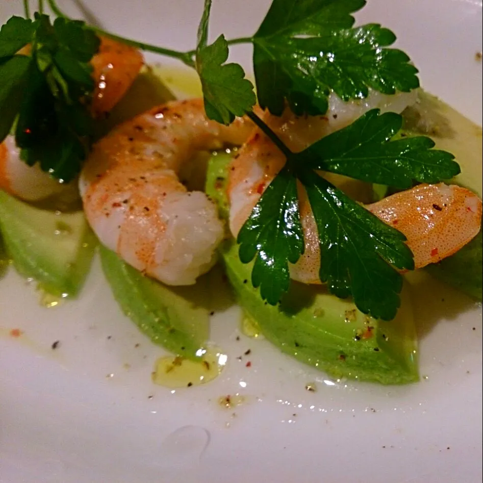 avocado&shrimp salad with olive-oil..
simply is the best ever.|roseさん