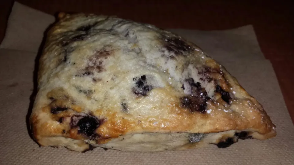 Wild Blueberry Scone|Christian J. Torres Cañarteさん