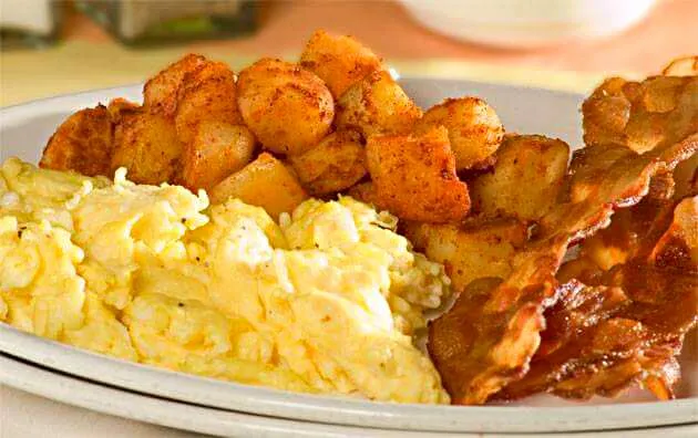 🍳 🌞 🍳 Breakfast 🍳 🌞 🍳 Scrambled #Eggs Hashbrown Potatoes 😋 Bacon #Pork #Breakfast/Brunch ❤ ❤ ❤|Alisha GodsglamGirl Matthewsさん