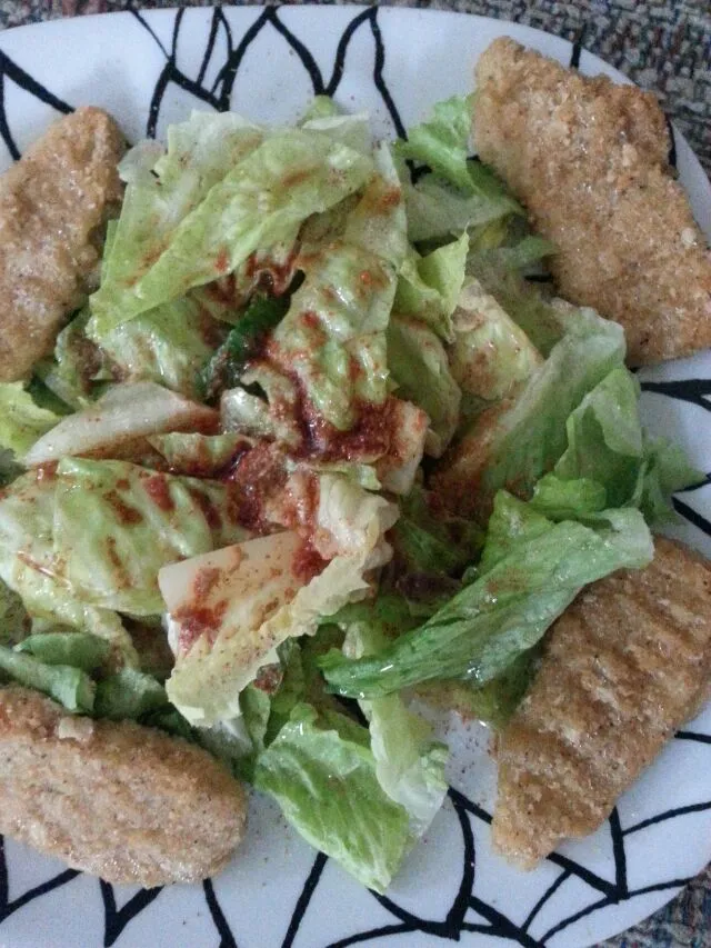 today's salad.  with gardein chix tenders.|Polly Gelfusoさん