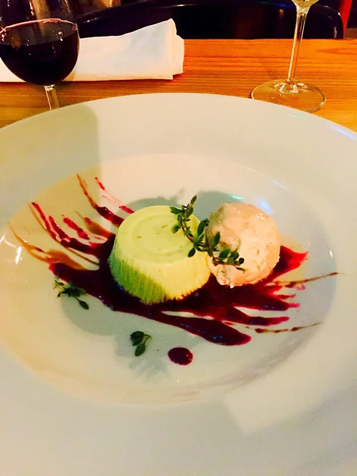 Pannacotta, mushroom & vinegar ice Cream, red fruit coulis|Generaalさん